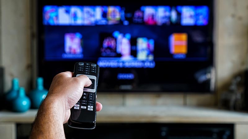 Excessive TV-Watching Tied to Greater Risk for Dementia, PD